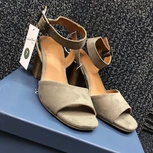 Universal Thread "Megan" suede Heeled Pump Sandal